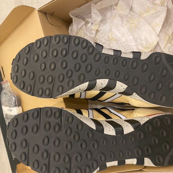 NMD R1 shoes Men size US9.5/ UK9 brand new - Picture 3 of 4